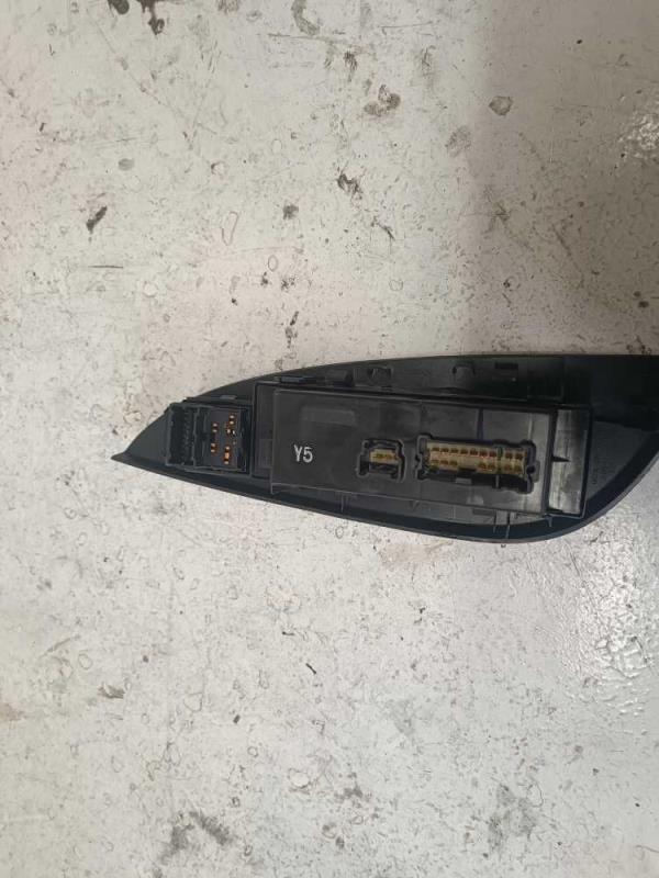 BOUTON LEVE VITRE NISSAN - Vue 2